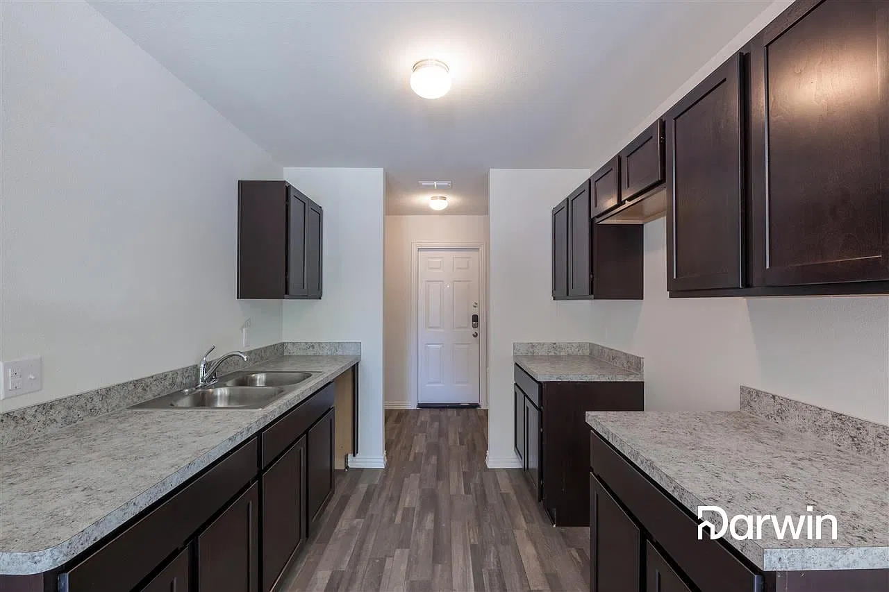 3 bed, 2.0 bath, 1311 sqft, $1,770 — Photo 2