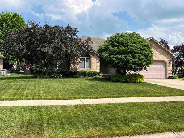 52604 Forest Hill Dr, Chesterfield, MI 48047