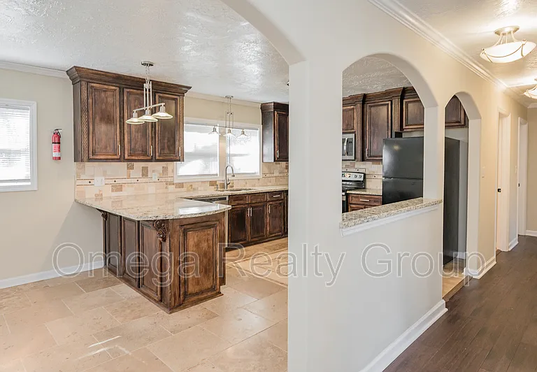 1808 Wilson Dr — Photo 9