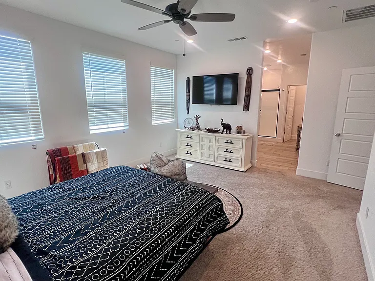2712 E Tamarind Dr — Photo 18