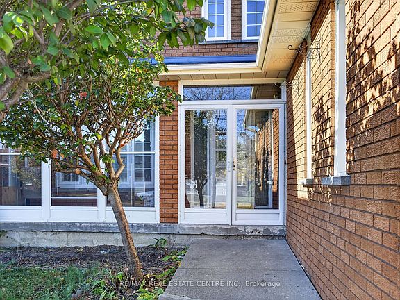 3rd image of 15 Hedgerow Ave