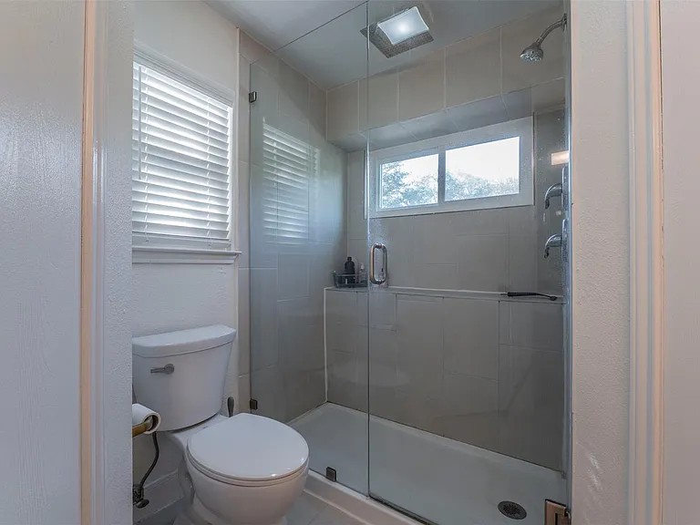 2126 River Hollow Dr — Photo 12