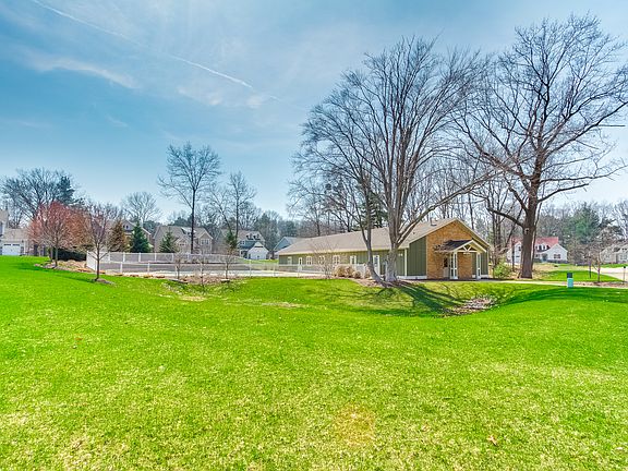 4th image of 2033 Chapel Ln