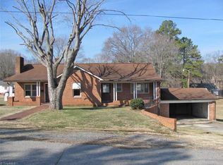 606 N 3rd Ave, Mayodan, NC 27027