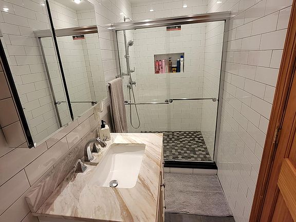 5th image of 2725 Strickland Ave