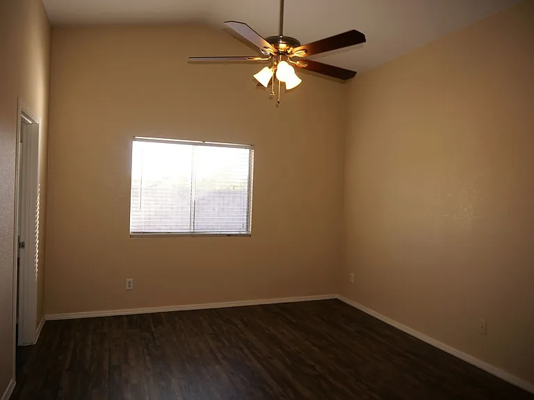 2201 S Saint Suzanne Dr — Photo 27