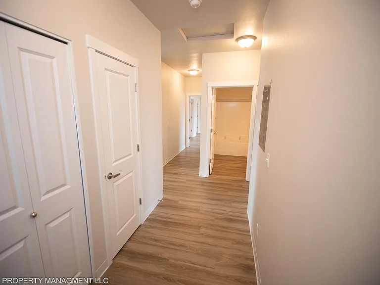 Entry with Storage / Laundry