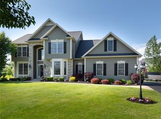 1013 Castle Bridge Xing, Webster, NY 14580