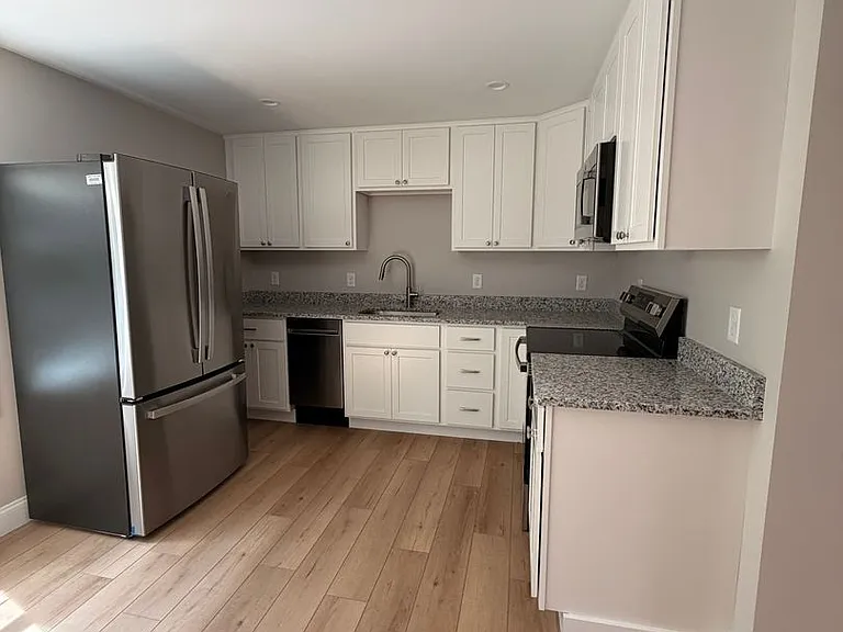 439 Main St — Photo 18