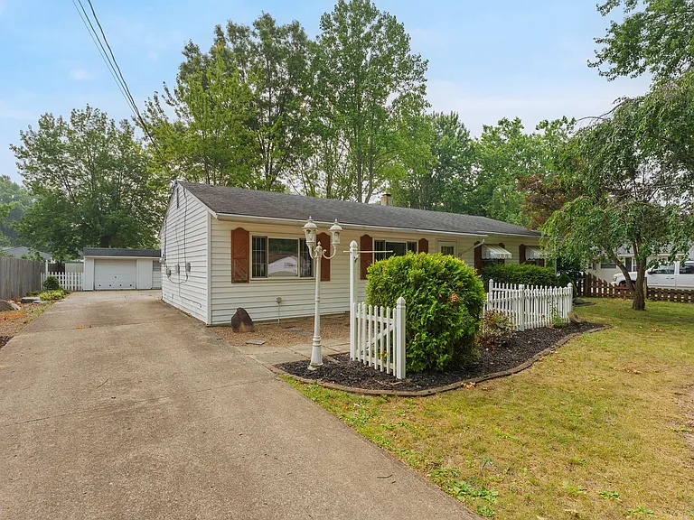 7365 Chennault Dr — Photo 41