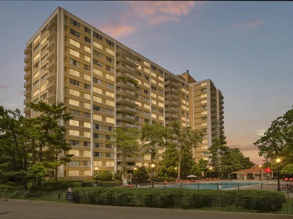 301 N Beauregard St APT 908, Alexandria, VA 22312