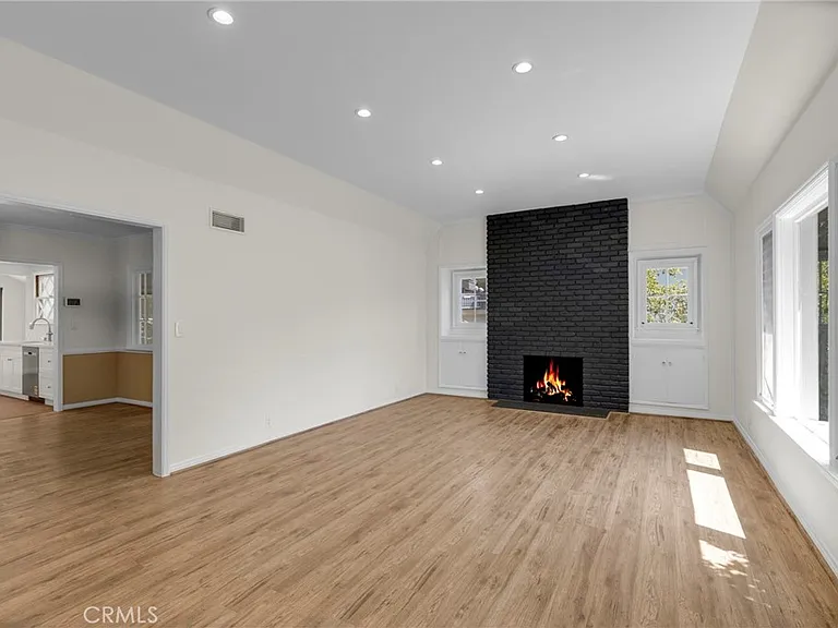 2151 N Altadena Dr — Photo 2