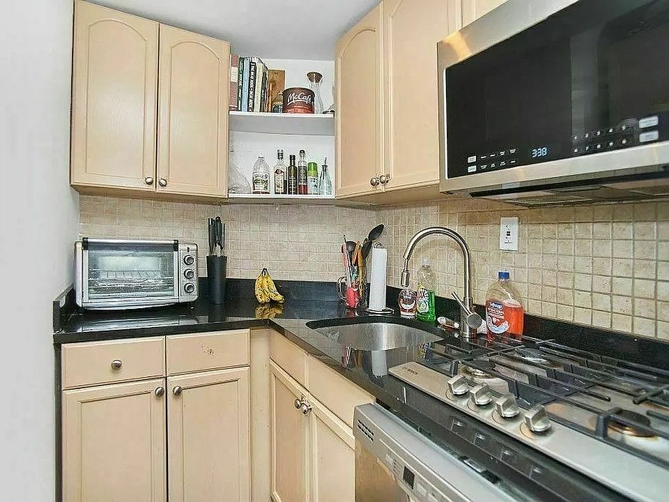 2nd image of 152 E 22nd St APT 5B
