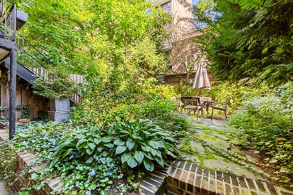 Sold by Douglas Elliman | media 21