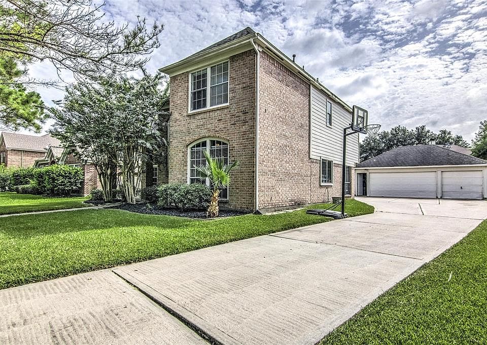1st image of 2039 Pembroke Bay Dr