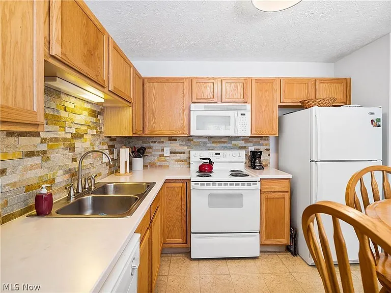 380 Angela Ln #380 — Photo 10