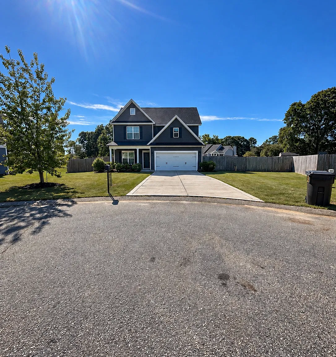 5 bed, 2.5 bath, 2500 sqft, $2,295 — Photo 1