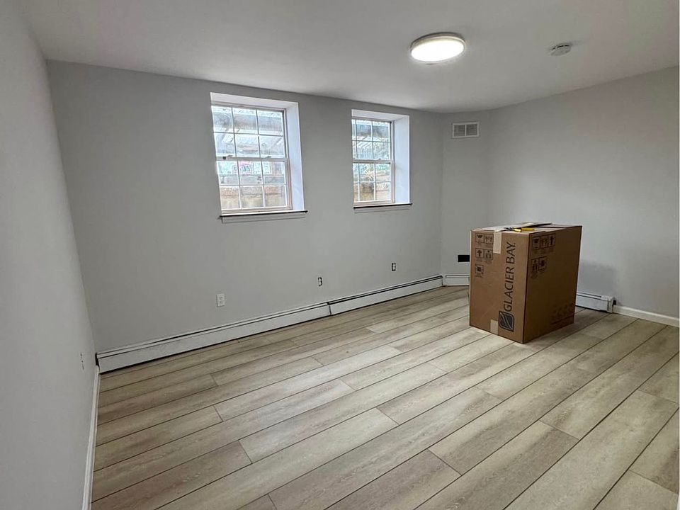 1st image of 31 Clocks Blvd #Ll