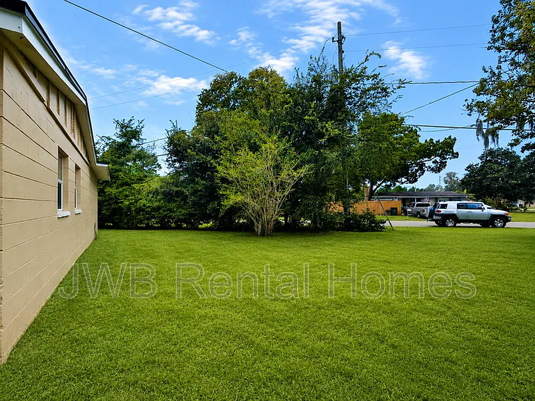 3375 Aldridge Rd E — Photo 10