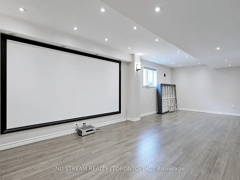 73 Serano Cres — Photo 32