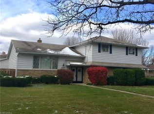 6520 Fairweather Dr, Middleburg Heights, OH 44130