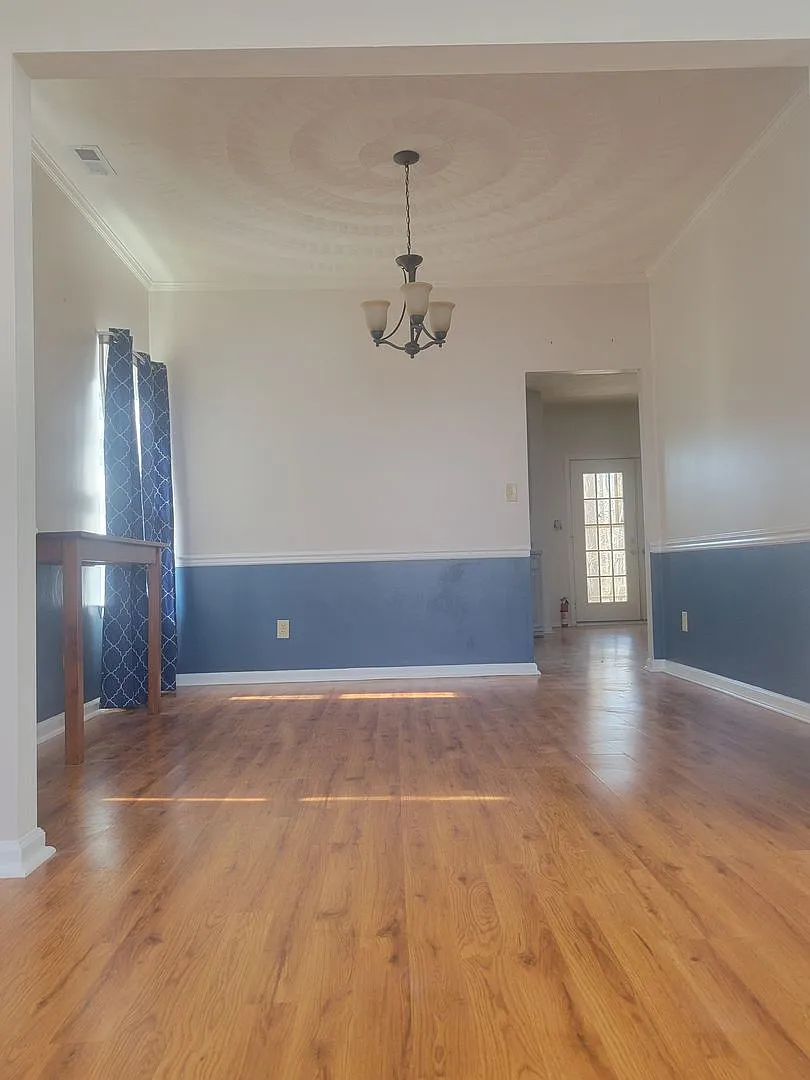 3 bedroom, 2.5 bathrooms single family home — Photo 4