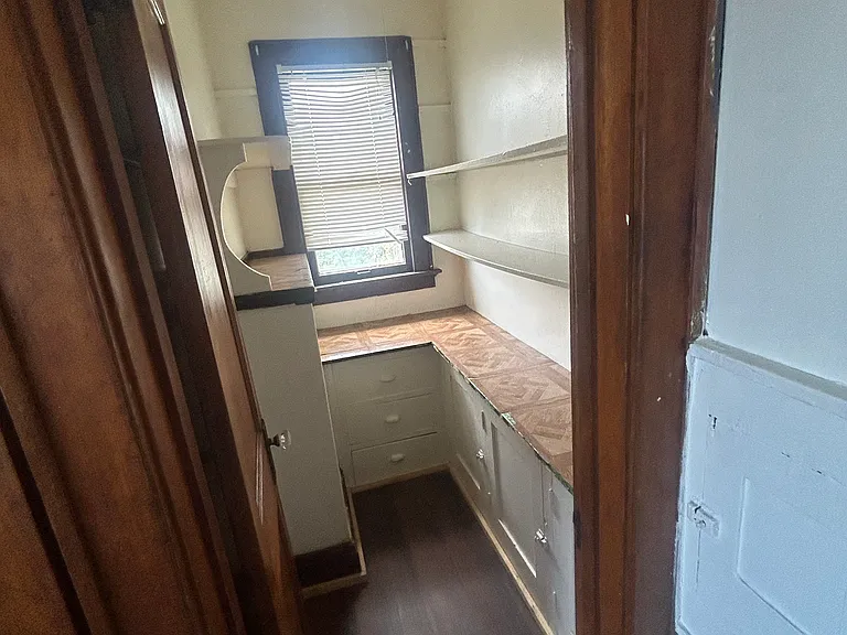1947 W Finn Pl #UPPER — Photo 5