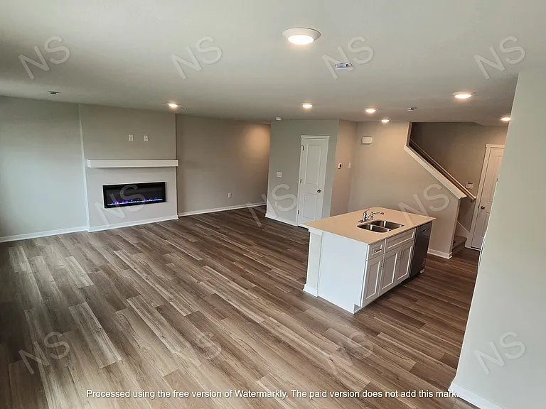 523 Kinley Dr — Photo 9