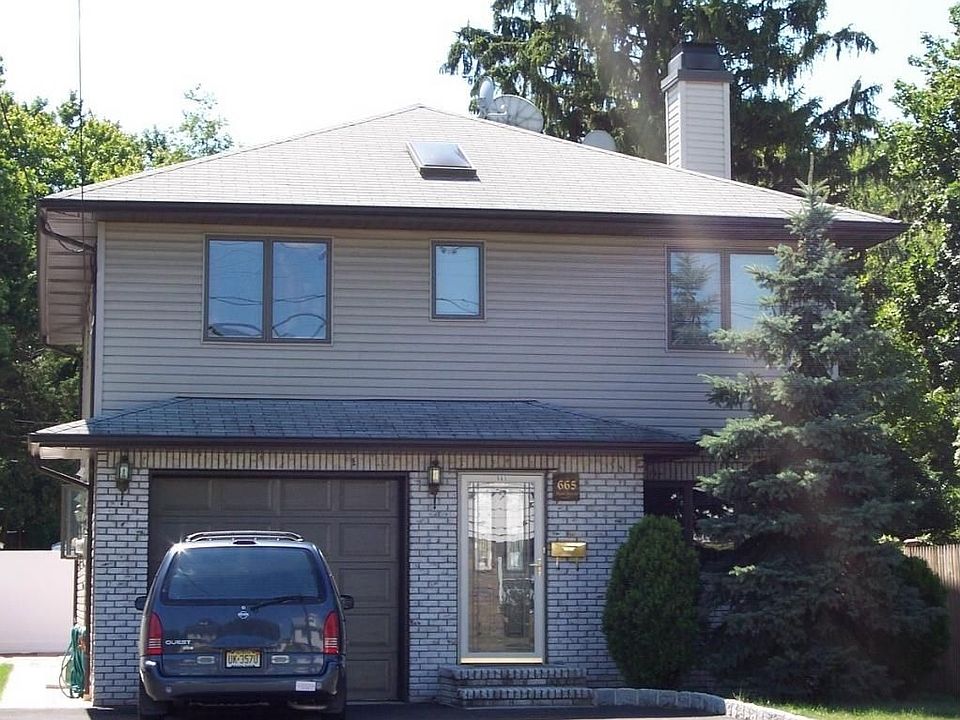 2nd image of 665 Main St