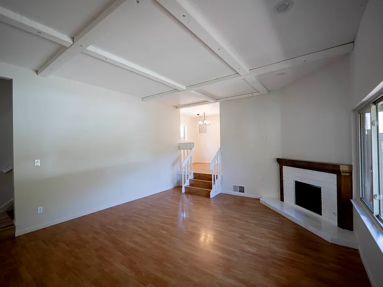 2022 Ascot Dr — Photo 6