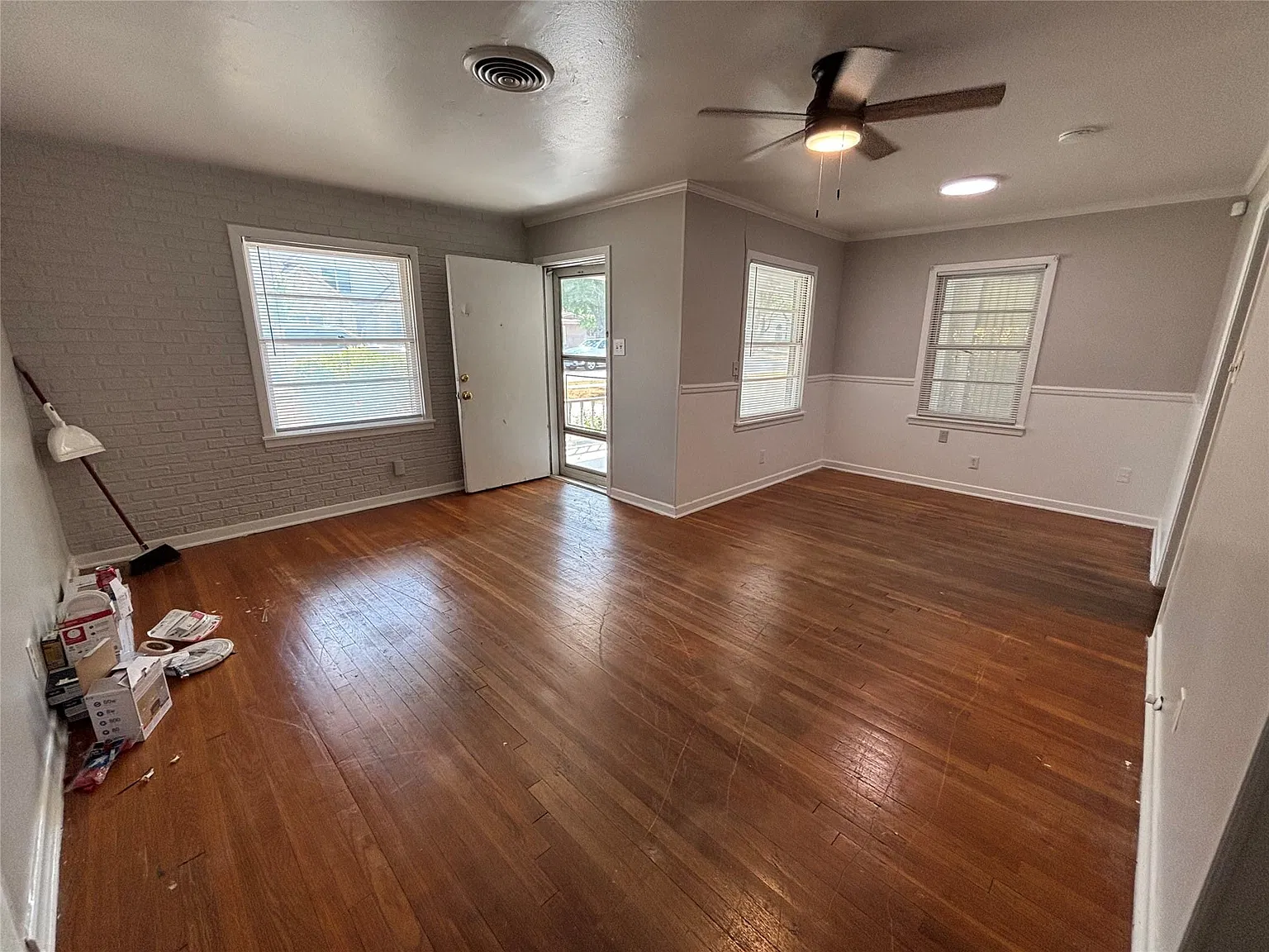3 bed, 1.0 bath, 1042 sqft, $1,475 — Photo 3