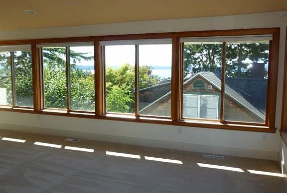 Living room - West wall