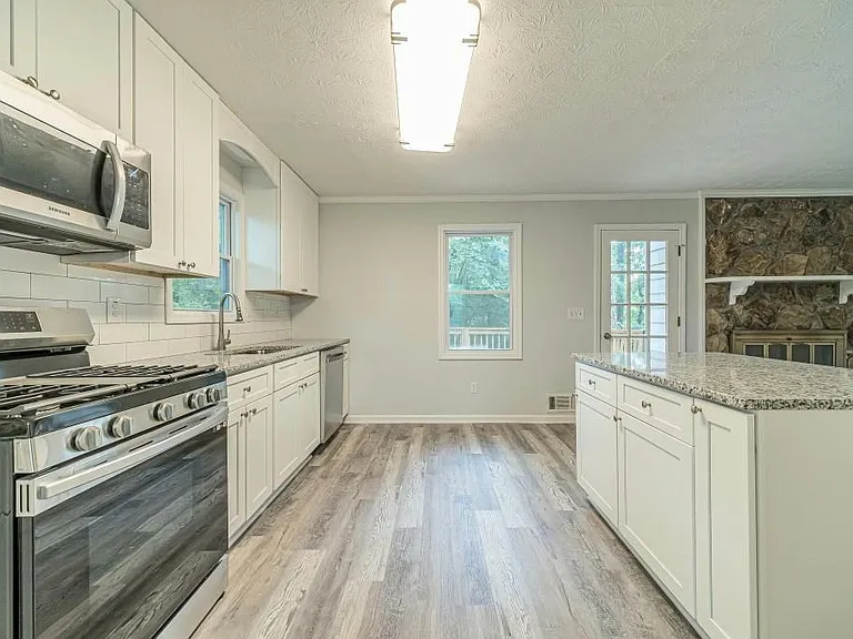 325 Little Rock Ct — Photo 6