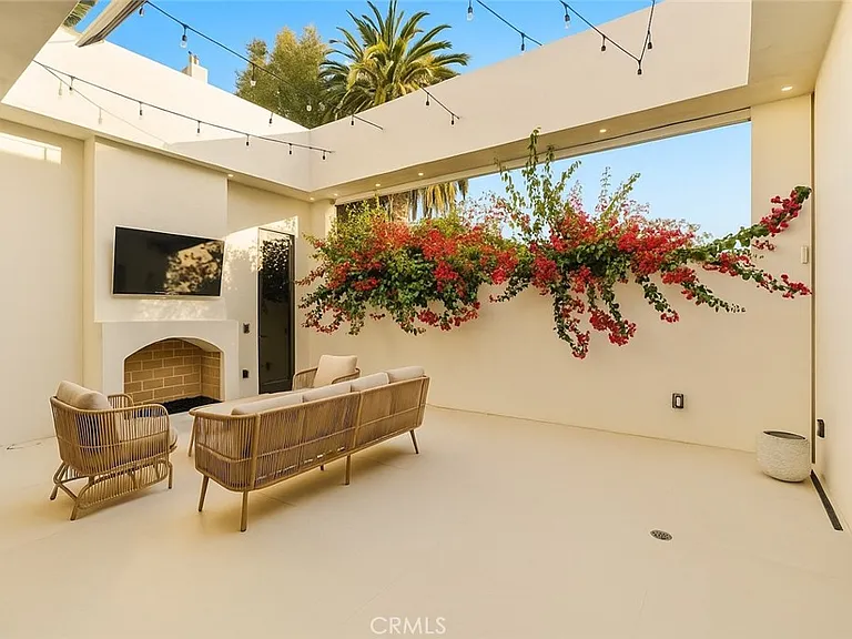22924 Erwin St — Photo 33