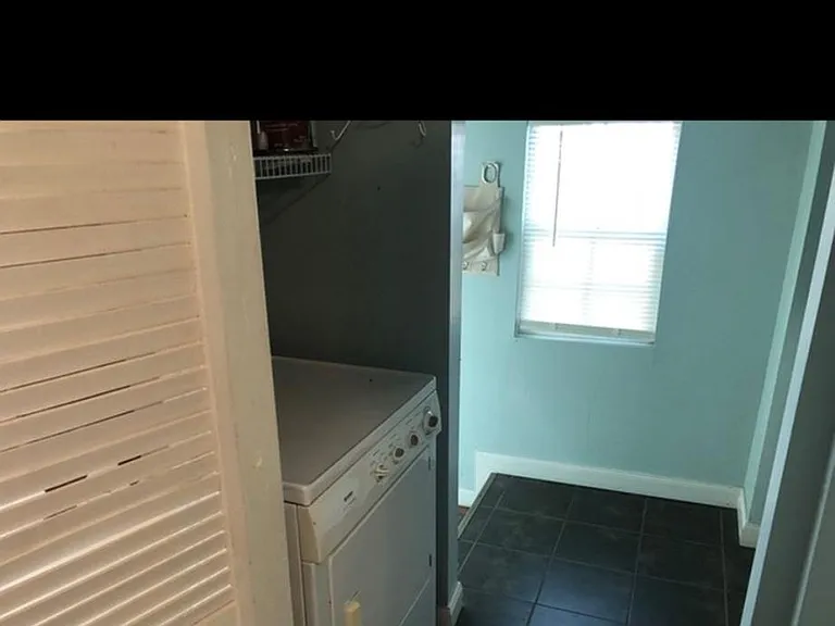819 S Burdick St — Photo 6