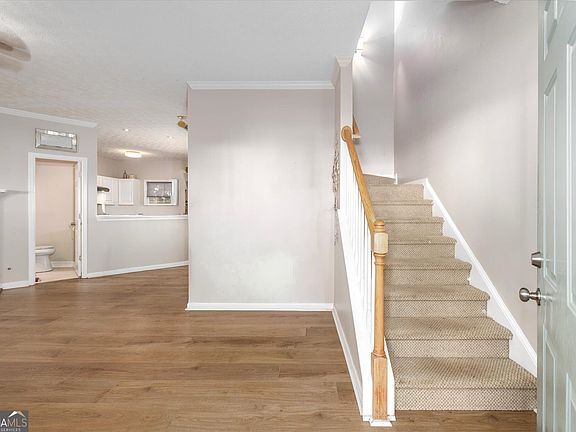 3rd image of 869 Glynn Oaks Dr