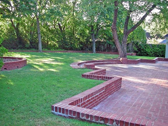 Private Yard & Large Bricked Patio 