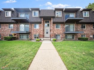 315 Riviera Dr #74, Saint Clair Shores, MI