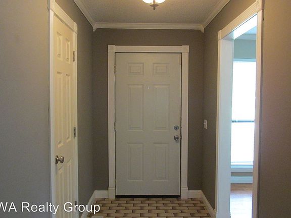 3rd image of 3006 W Parkwood Dr