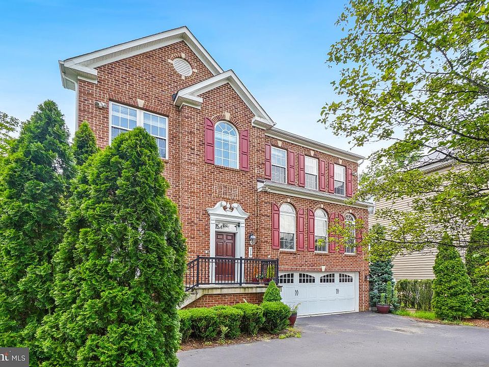 1st image of 219 Bowen Ct