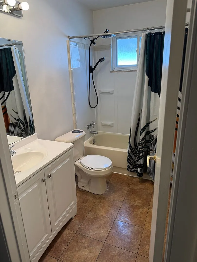 3 Bedroom Ranch - Madison Heights — Photo 4