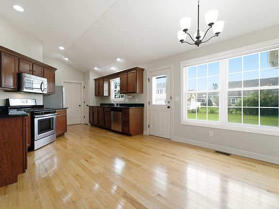 5th image of 610 Lookout Way