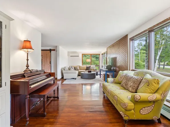44 Winn Road, Falmouth, ME 04105