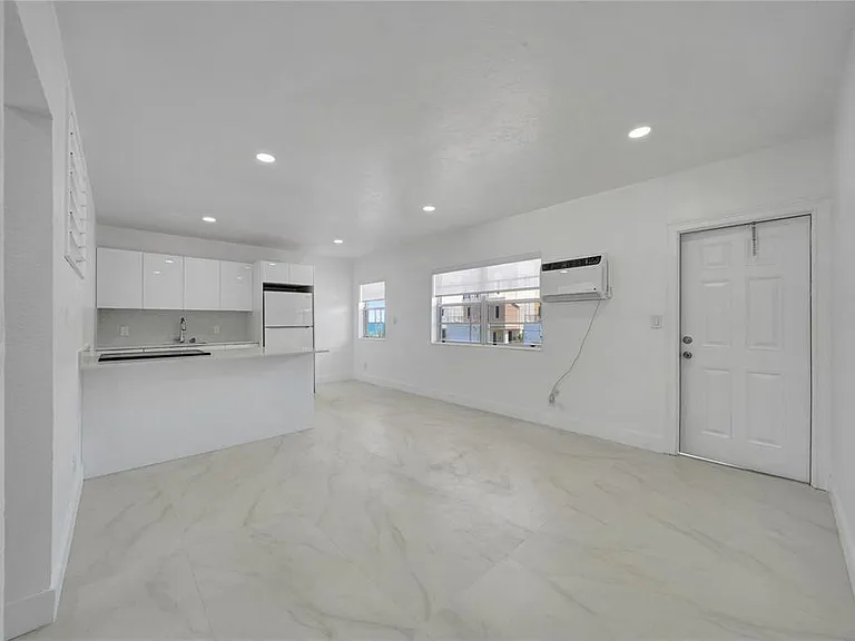 323 Elm St #7 — Photo 18