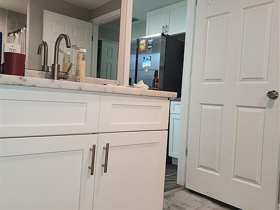 5th image of 2439 Lakeview St