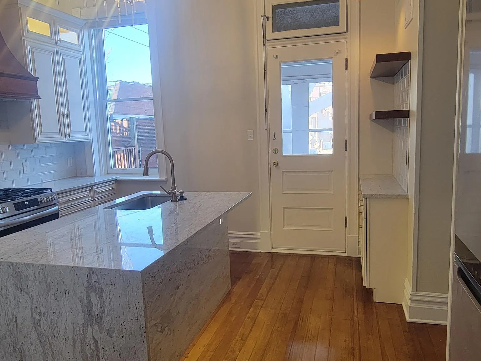 2 bed, 1400 sqft, $1,850 — Photo 2