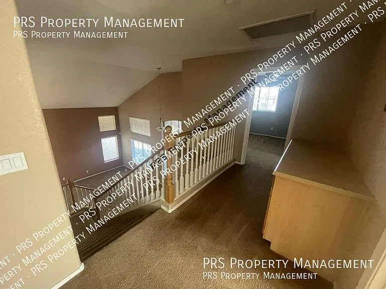 1053 W Bruce Ave — Photo 15