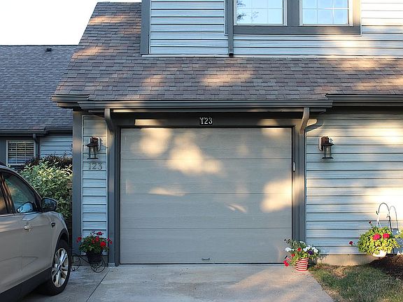 2nd image of 123 S Bayshore Dr #3