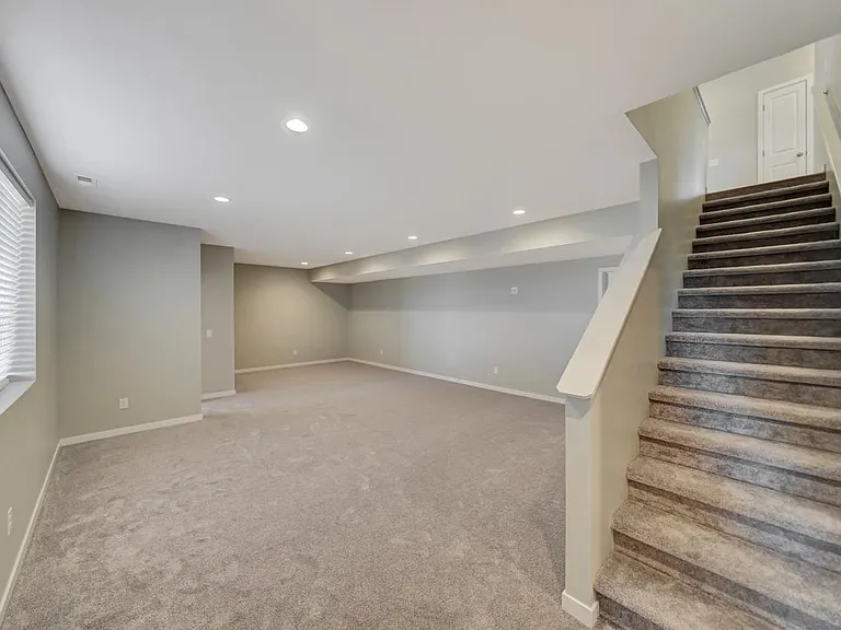 9049 S 42nd St — Photo 43