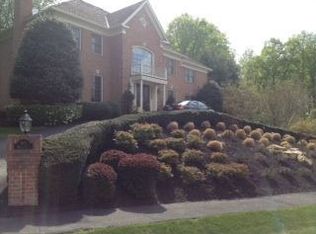 915 Helga Pl, McLean, VA 22102